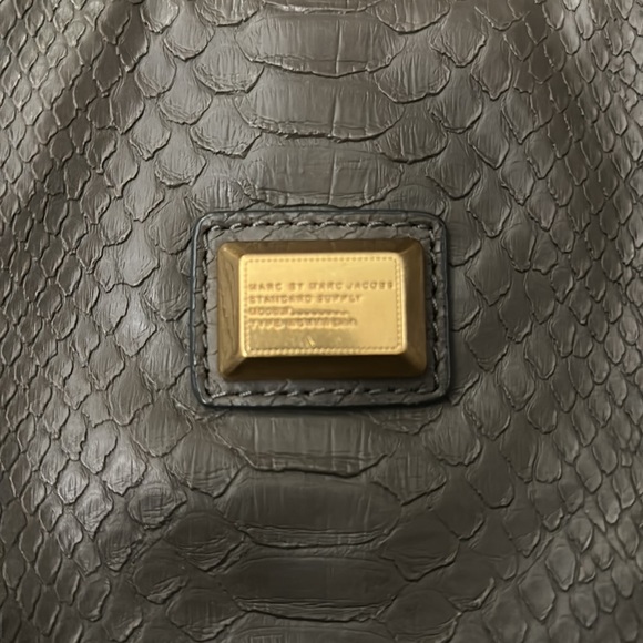 Marc by Marc Jacobs Vegan Collection - Picture 2 of 4